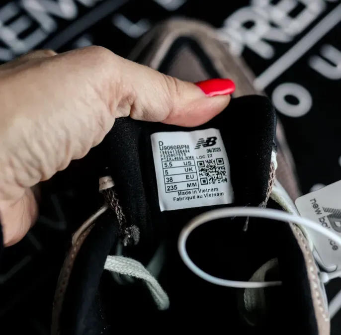 New Balance 9060 Brown