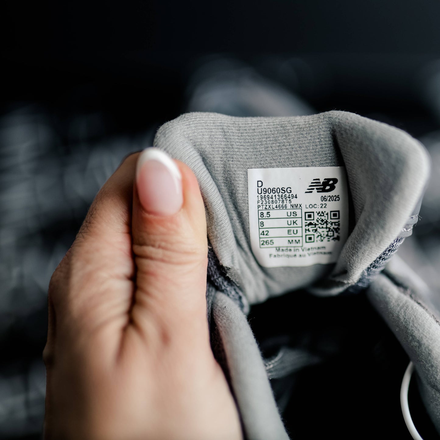 New Balance 9060 dark Grey