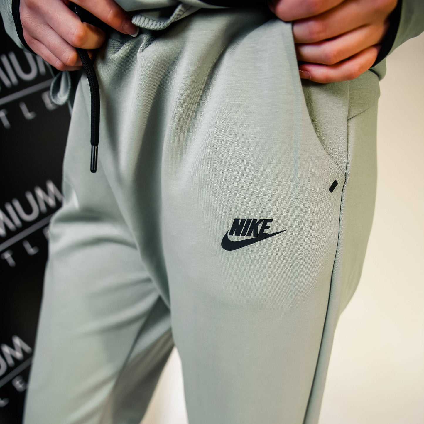 Nike Tech Fleece Olive Green - gornji i donji dio