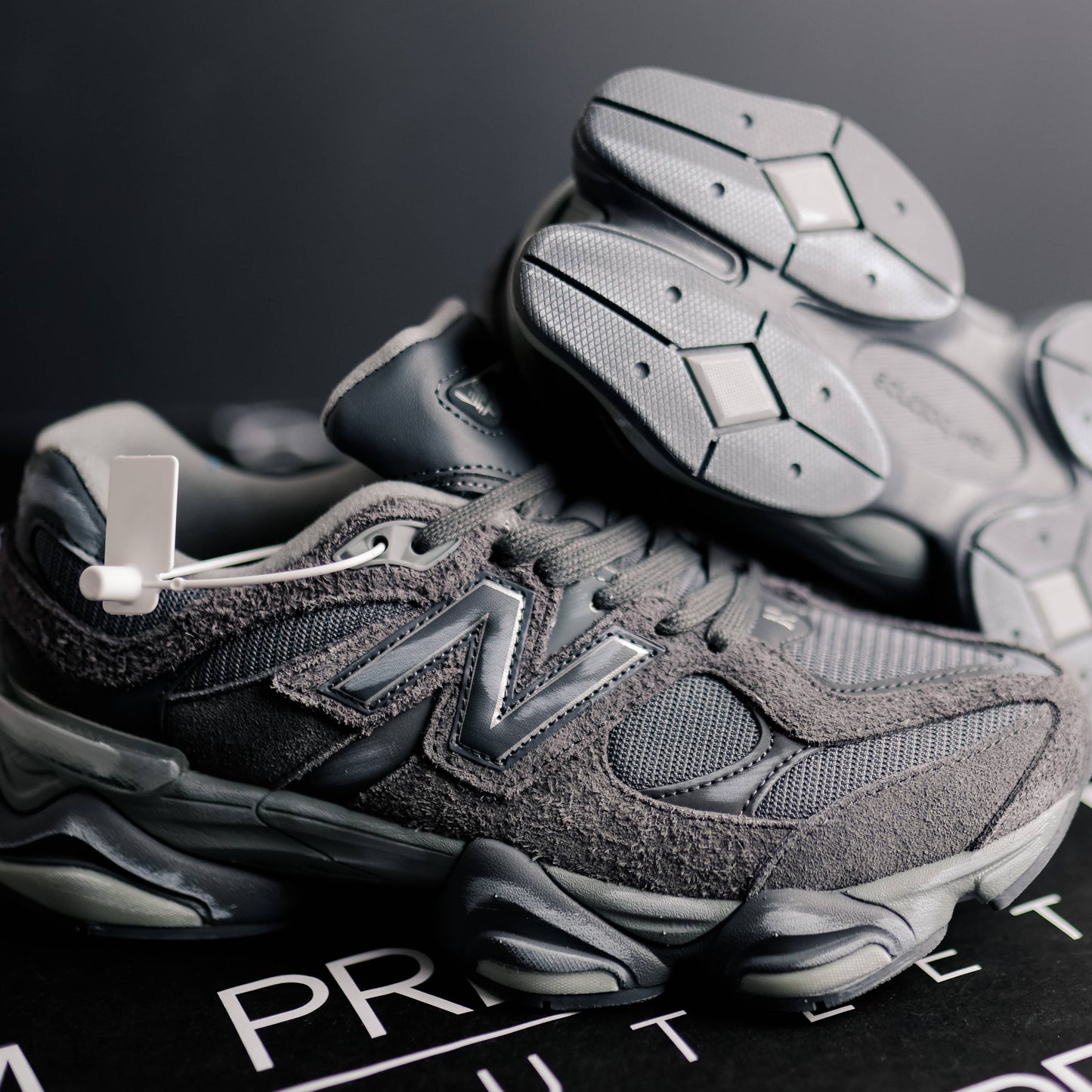 New Balance 9060 dark Grey