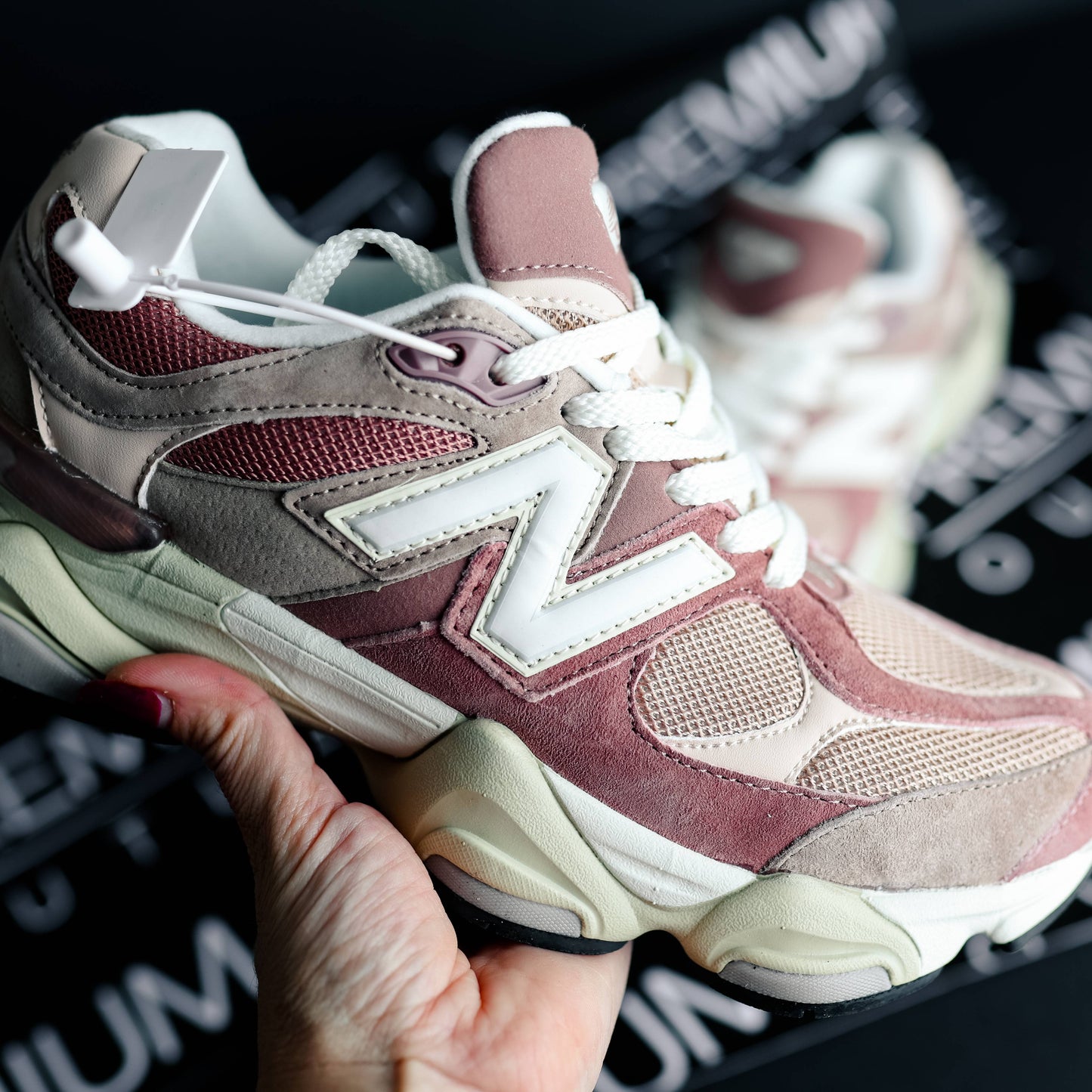 New Balance 9060 Pink