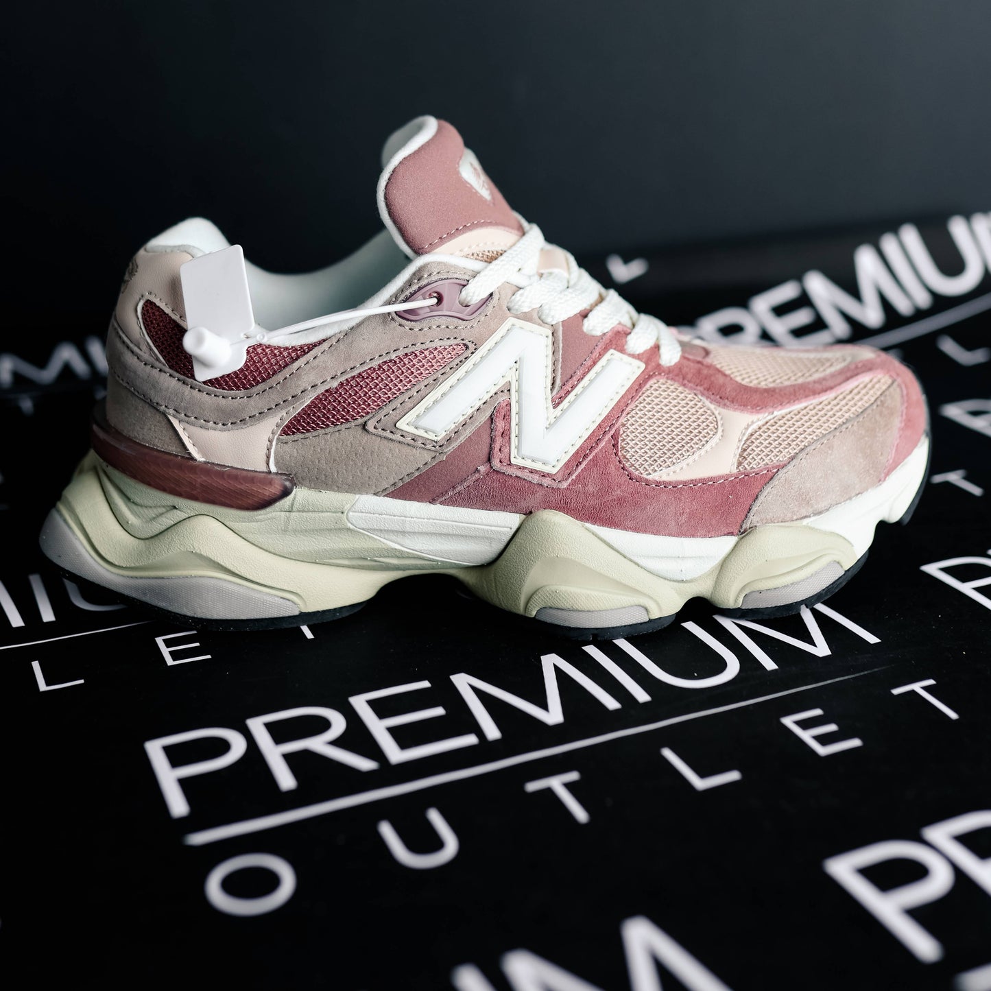 New Balance 9060 Pink
