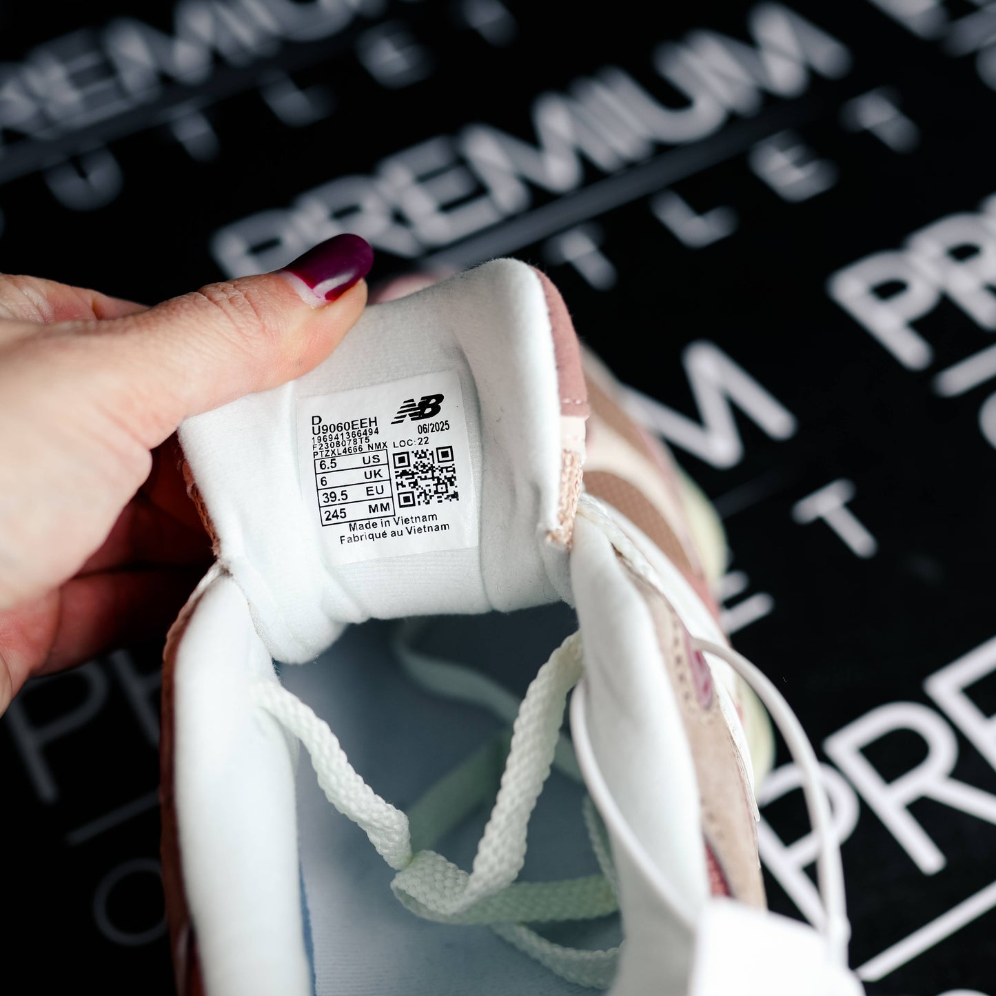 New Balance 9060 Pink