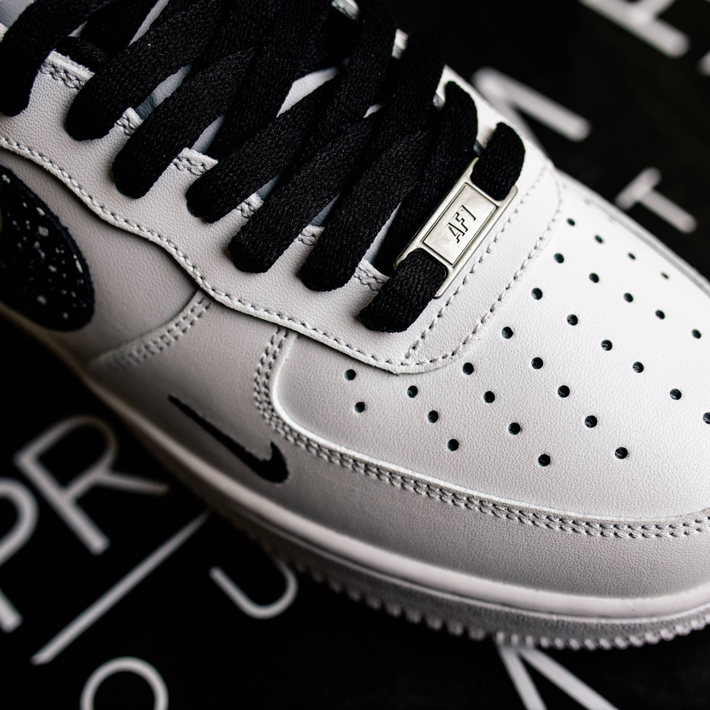 Nike Air Force 1 '07 White and Black