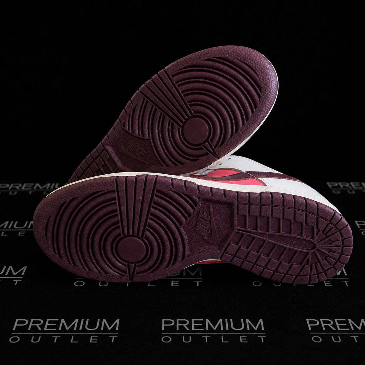 Nike Dunk Low “Valentine's Day”