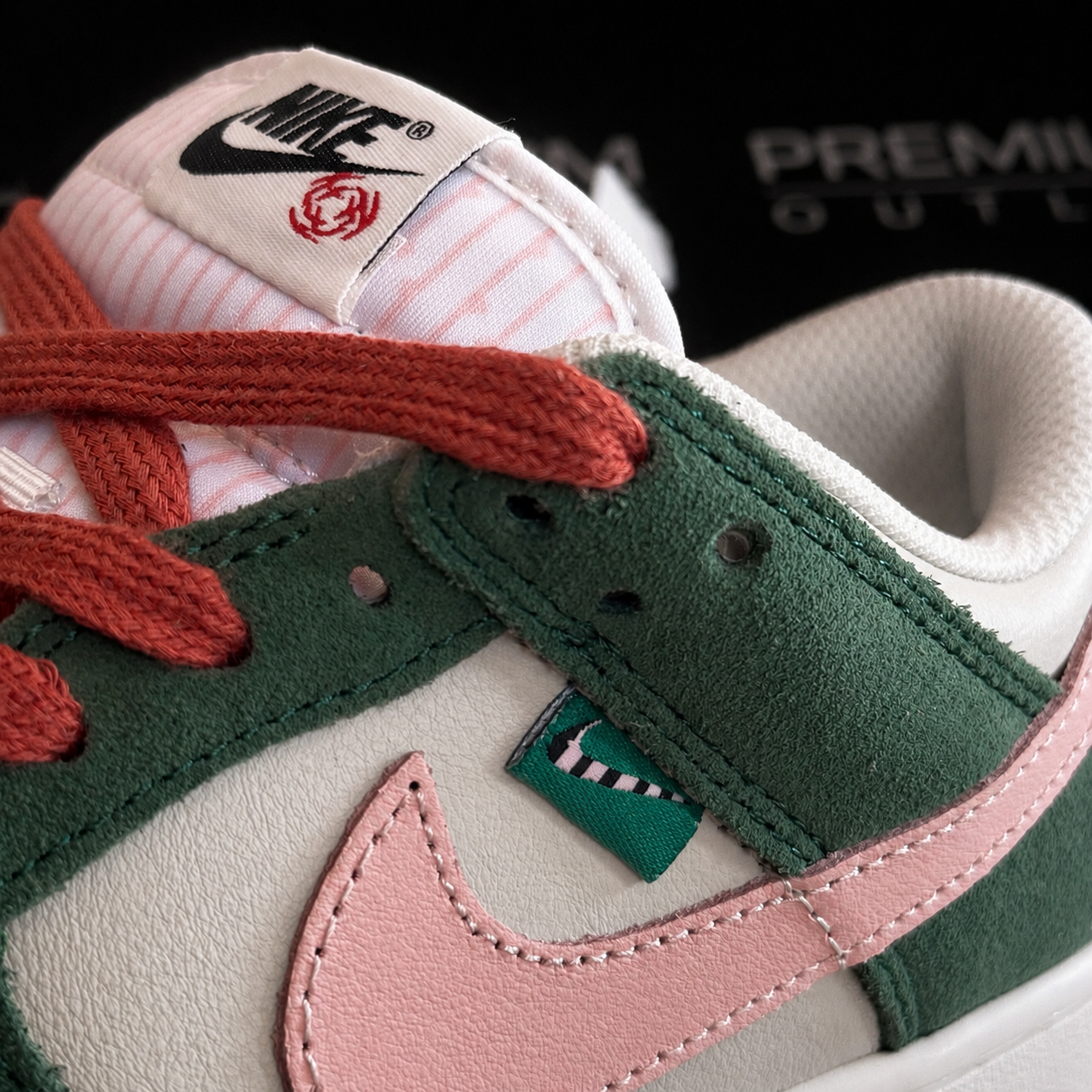 Nike Dunk Low SE "All Petals United"